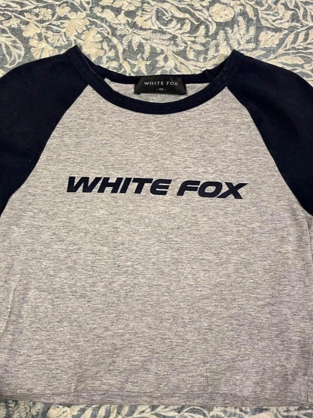 White Fox No Reason Baby Tee Baby Tee in Gray Marle & Navy Blue Size XS Like New
